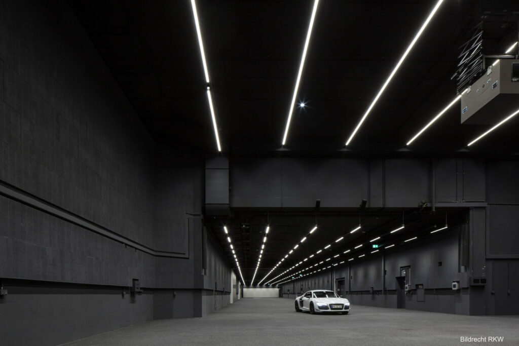 AUDI_AG_T02_Lichtkanal_Ingolstadt_Werkstattflächenplanung_Beleuchtung