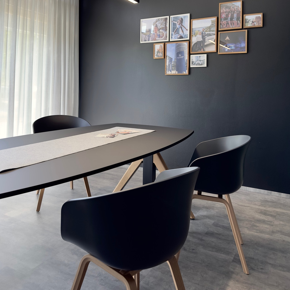 Nuernberger Versicherung Pirner Besprechungszimmer Design von roomarts