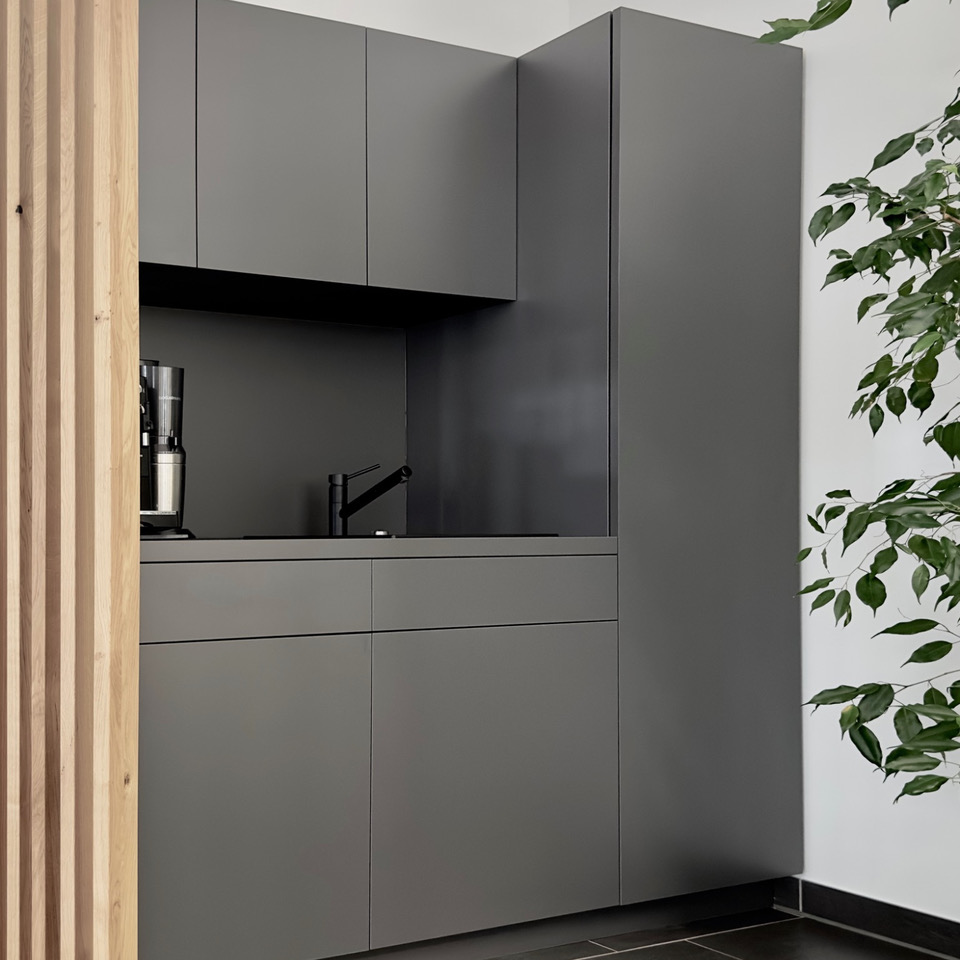 Nuernberger Versicherung Teekueche Design von roomarts