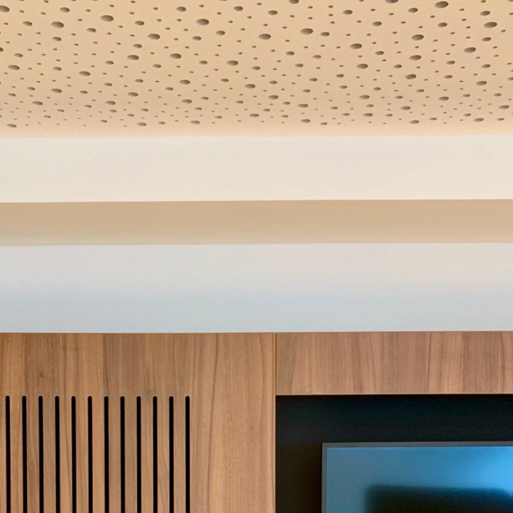 Sozialraum mit Medientechnik im Rathaus Postbauer-Heng Decke